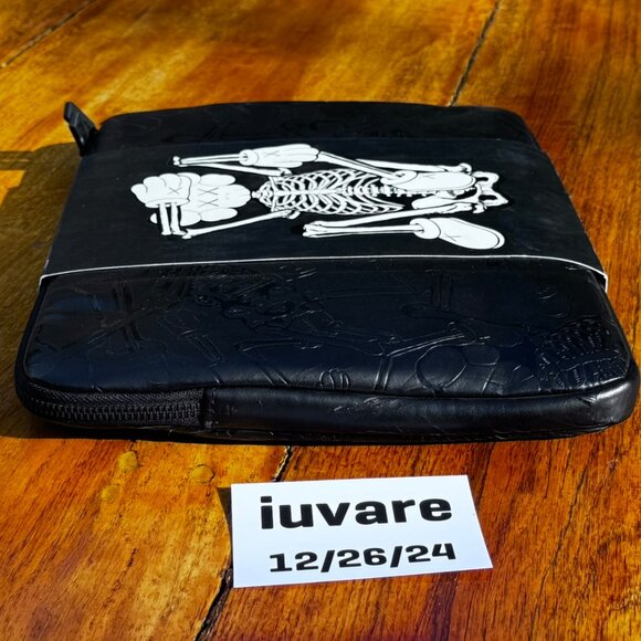 KAWS ARKITIP Incase Laptop Magazine Skeleton Case RARE 2007 - Picture 3 of 16